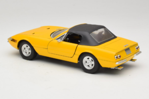 Ferrari 365 GTS Sárga Fekete Tetővel Solido 1:18 8018 Fém – 7. kép a 8-ből