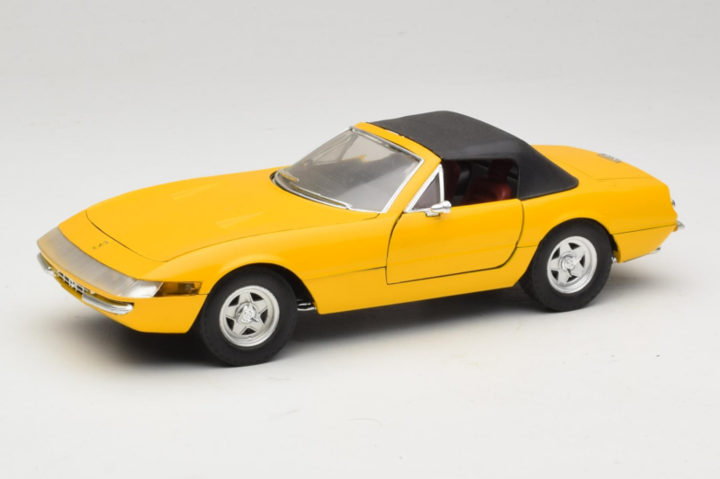 Ferrari 365 GTS Sárga Fekete Tetővel Solido 1:18 8018 Fém
