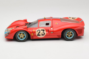 Ferrari 412P #23 W. Mairesse / J. Beurlys Le Mans 1967 Piros Revell 1:18 48826 Fém – 4. kép a 8-ből