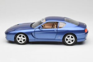 Ferrari 456 GT Blu Pozzi Bburago 1:18 3036-M3 Fém – 4. kép a 8-ből