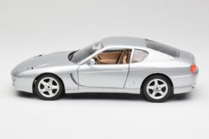 Ferrari 456 GT Ezüst Bburago 1:18 3036-M2 Fém – 4. kép a 8-ből