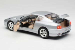 Ferrari 456 GT Ezüst Bburago 1:18 3036-M2 Fém – 5. kép a 8-ből