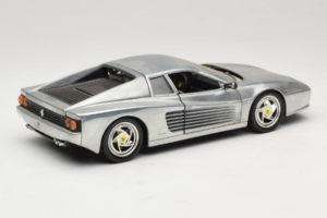 Ferrari 512M Chrome Silver Hot Wheels 1:18 25739 Fém – 3. kép a 8-ből