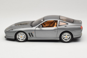 Ferrari 550 Maranello 25 Jahre Ferrari Model Club Ezüst 2. Verzió Bburago 1:18 3064-S1 Fém – 4. kép a 8-ből