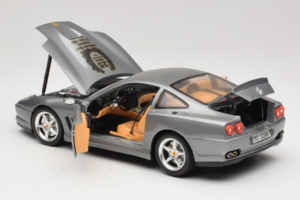 Ferrari 550 Maranello 25 Jahre Ferrari Model Club Ezüst 2. Verzió Bburago 1:18 3064-S1 Fém – 5. kép a 8-ből