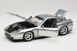 Ferrari 550 Maranello Chrome Silver Hot Wheels 1:18 25740 Fém – 2. kép a 8-ből