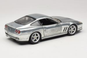 Ferrari 550 Maranello Chrome Silver Hot Wheels 1:18 25740 Fém – 3. kép a 8-ből
