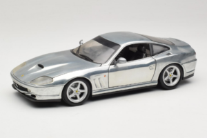 Ferrari 550 Maranello Chrome Silver Hot Wheels 1:18 25740 Fém