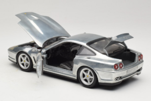 Ferrari 550 Maranello Chrome Silver Hot Wheels 1:18 25740 Fém – 5. kép a 8-ből