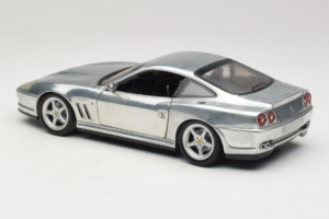 Ferrari 550 Maranello Chrome Silver Hot Wheels 1:18 25740 Fém – 7. kép a 8-ből