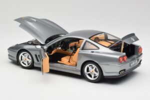 Ferrari 550 Maranello Ezüst Bburago 1:18 3344 Fém – 5. kép a 8-ből