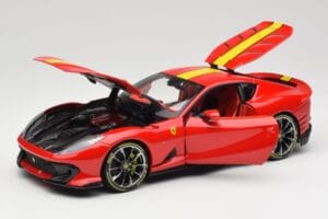 Ferrari 812 Competizione Rosso Corsa Sárga Csíkokkal Bburago 1:18 18-16915 Fém – 2. kép a 8-ből