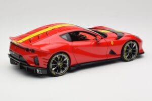 Ferrari 812 Competizione Rosso Corsa Sárga Csíkokkal Bburago 1:18 18-16915 Fém – 3. kép a 8-ből