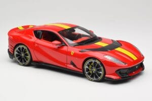 Ferrari 812 Competizione Rosso Corsa Sárga Csíkokkal Bburago 1:18 18-16915 Fém – 6. kép a 8-ből