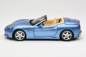 Ferrari California Világoskék Hot Wheels 1:18 N2043 Fém – 4. kép a 8-ből
