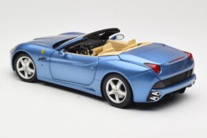 Ferrari California Világoskék Hot Wheels 1:18 N2043 Fém – 7. kép a 8-ből