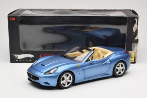 Ferrari California Világoskék Hot Wheels 1:18 N2043 Fém – 8. kép a 8-ből