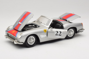 Ferrari California #22 Ezüst Piros Csík 1966 Tonka 1:18 01109-S2 Fém – 2. kép a 8-ből