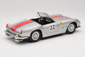Ferrari California #22 Ezüst Piros Csík 1966 Tonka 1:18 01109-S2 Fém – 3. kép a 8-ből