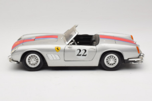 Ferrari California #22 Ezüst Piros Csík 1966 Tonka 1:18 01109-S2 Fém – 4. kép a 8-ből