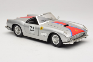 Ferrari California #22 Ezüst Piros Csík 1966 Tonka 1:18 01109-S2 Fém – 6. kép a 8-ből