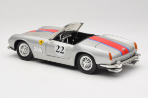 Ferrari California #22 Ezüst Piros Csík 1966 Tonka 1:18 01109-S2 Fém – 7. kép a 8-ből