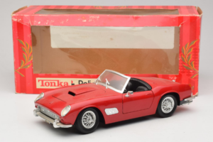 Ferrari California Kabrió Piros Tonka 1:18 01109-P1 Fém – 8. kép a 8-ből