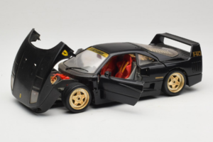 Ferrari F40 Fekete Arany Kerekekkel Bburago 1:18 3032-B2 Fém – 2. kép a 8-ből