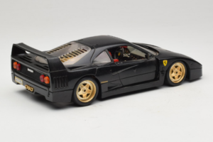Ferrari F40 Fekete Arany Kerekekkel Bburago 1:18 3032-B2 Fém – 3. kép a 8-ből