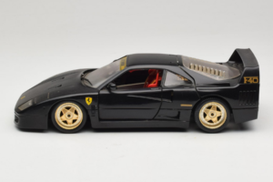Ferrari F40 Fekete Arany Kerekekkel Bburago 1:18 3032-B2 Fém – 4. kép a 8-ből