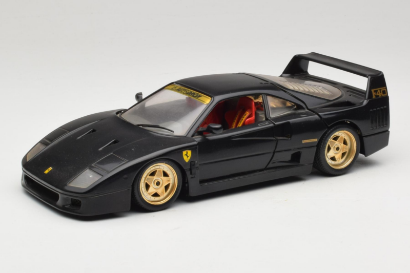 Ferrari F40 Fekete Arany Kerekekkel Bburago 1:18 3032-B2 Fém