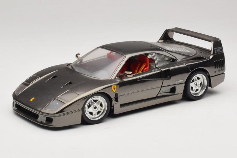 Ferrari F40 Chrome Black Bburago 1:18 3401-B1 Fém