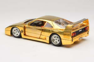 Ferrari F40 Chrome Gold Limited Edition 250 pcs Bburago 1:18 3332-G1 Fém – 7. kép a 8-ből