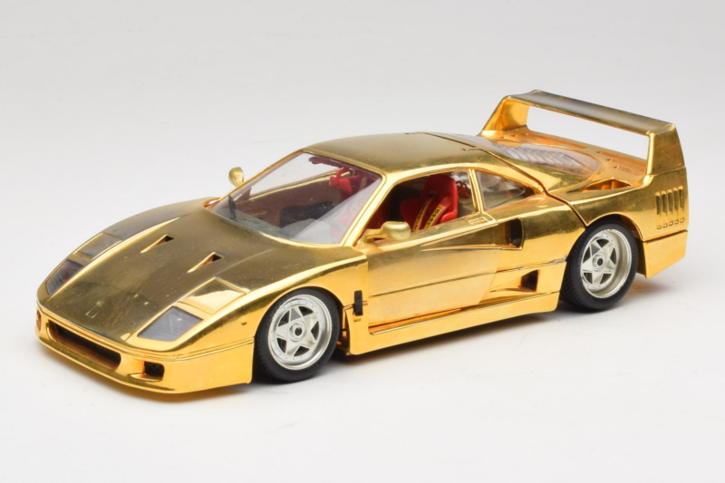 Ferrari F40 Chrome Gold Limited Edition 250 pcs Bburago 1:18 3332-G1 Fém