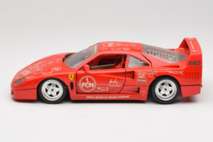 Ferrari F40 Evoluzione FC Nürnberg Special Edition Piros Bburago 1:18 3042-FCN Fém – 4. kép a 8-ből