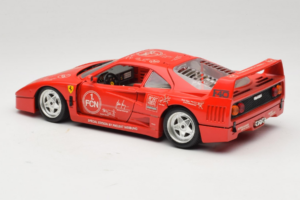 Ferrari F40 Evoluzione FC Nürnberg Special Edition Piros Bburago 1:18 3042-FCN Fém – 7. kép a 8-ből