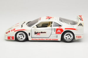 Ferrari F40 Kart-o-Mania Fehér Bburago 1:18 3332-W3 Fém – 4. kép a 8-ből