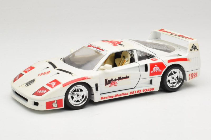 Ferrari F40 Kart-o-Mania Fehér Bburago 1:18 3332-W3 Fém