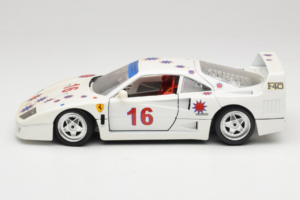 Ferrari F40 #16 Borsenmodells Fehér Limited Edition 333 pcs 1987 Bburago 1:18 3332-W1 Fém – 4. kép a 8-ből