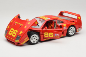 Ferrari F40 LM #86 Ch. Pozzi IMSA 24 Hours of Le Mans 1985 Piros Bburago 1:18 3332-P6 Fém – 2. kép a 8-ből
