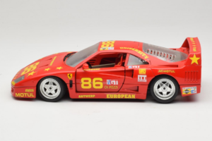 Ferrari F40 LM #86 Ch. Pozzi IMSA 24 Hours of Le Mans 1985 Piros Bburago 1:18 3332-P6 Fém – 4. kép a 8-ből