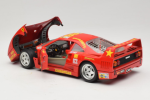 Ferrari F40 LM #86 Ch. Pozzi IMSA 24 Hours of Le Mans 1985 Piros Bburago 1:18 3332-P6 Fém – 5. kép a 8-ből