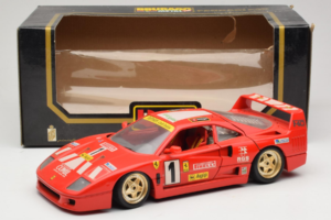 Ferrari F40 Pirelli Agip #1 Ferrari Club Italia Piros Bburago 1:18 3032-P2 Fém – 8. kép a 8-ből