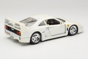 Ferrari F40 Fehér Bburago 1:18 3332-W4 Fém – 3. kép a 8-ből