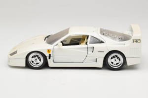 Ferrari F40 Fehér Bburago 1:18 3332-W4 Fém – 4. kép a 8-ből