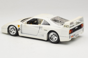 Ferrari F40 Fehér Bburago 1:18 3332-W4 Fém – 7. kép a 8-ből