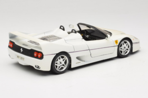 Ferrari F50 Kabrió Fehér Bburago 1:18 3352-W1 Fém – 3. kép a 8-ből