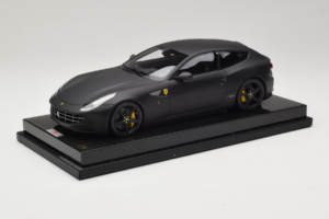 Ferrari FF Matte Black MR Collection 1:18 FERR04CAL Gyanta – 2. kép a 7-ből