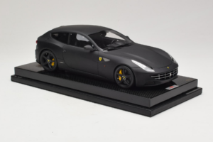 Ferrari FF Matte Black MR Collection 1:18 FERR04CAL Gyanta – 4. kép a 7-ből