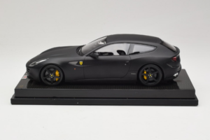 Ferrari FF Matte Black MR Collection 1:18 FERR04CAL Gyanta